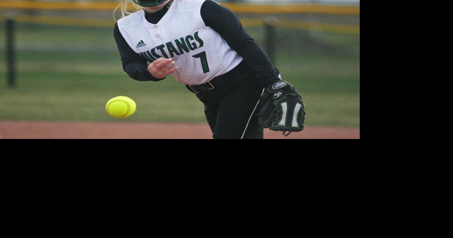 Community support leads to Ennis softball's season of firsts