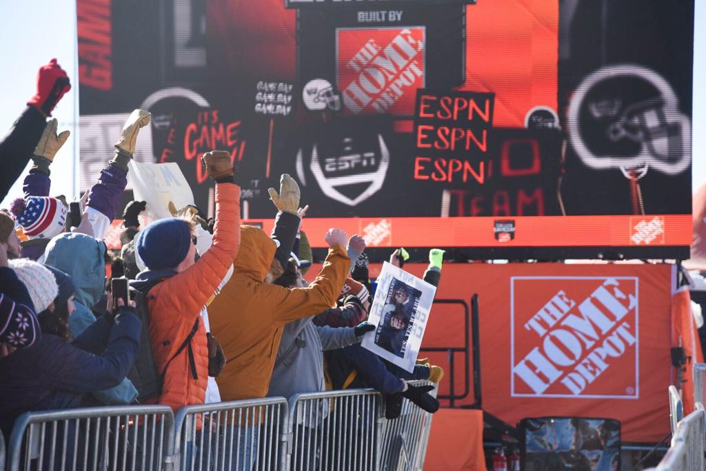 THE SEASON IS HERE! Welcome to Gameday LIVE Week 1: Arizona