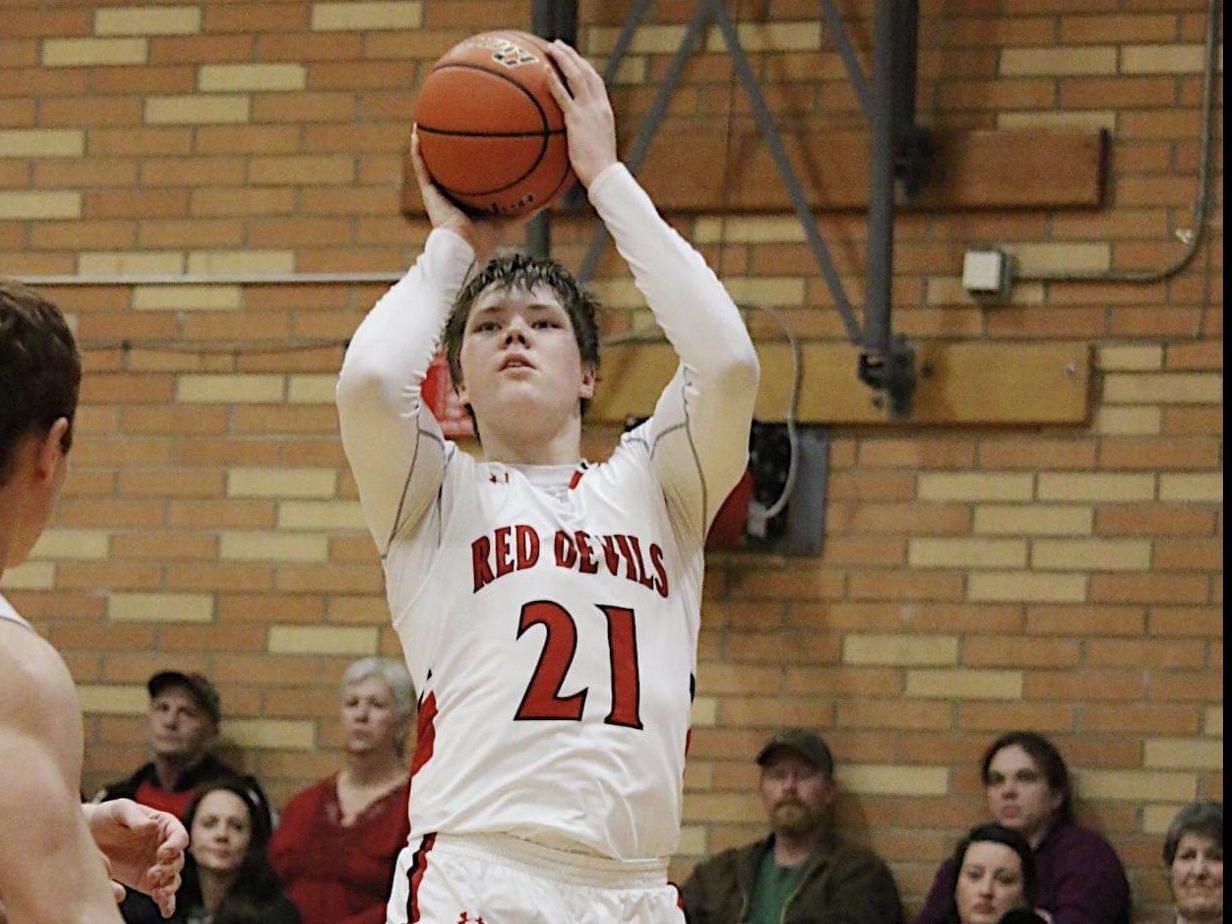 Noxon S Rylan Weltz Chooses Hoops Over Helmet To Play At Dawson