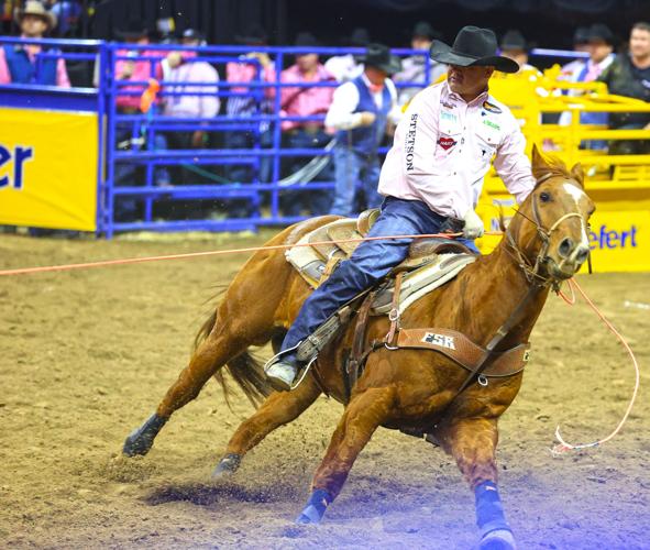 National Finals Rodeo: Volborg's Joey Williams wins two rounds of breakaway  roping | Rodeo 