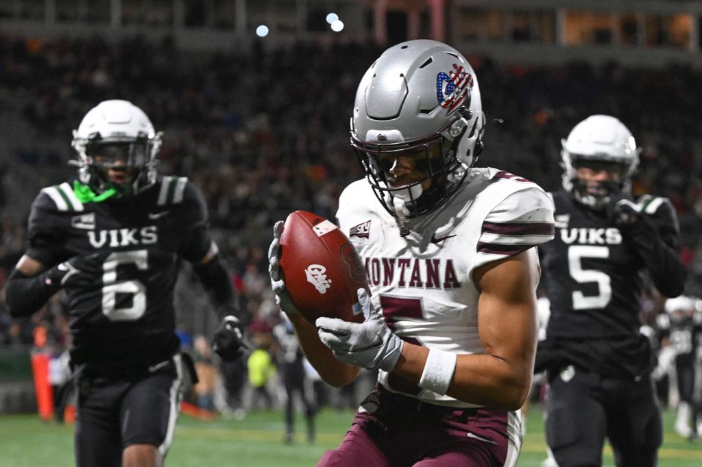 Skyline Sports on X: The collision course is complete.. FINAL: No. 3  Montana 34, Portland State 10. #GrizFB moves to 6-1 in #BigSkyFB, 9-1  overall, meaning next week's rivalry game against #MSUBobcatsFB