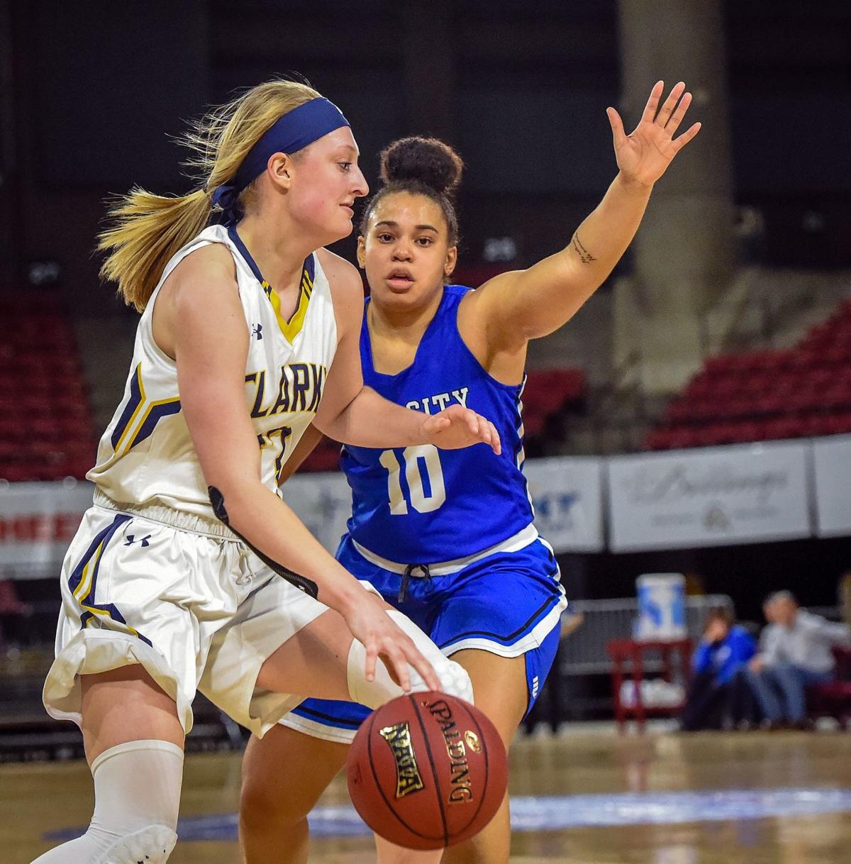 Photos Quarterfinal Round Of The Naia Basketball Championship