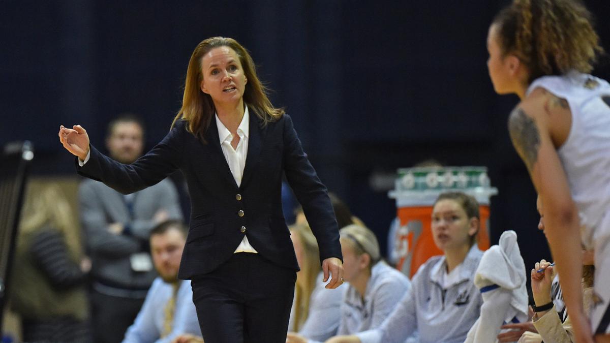 Montana State Women S Basketball Coach Tricia Binford Signs 3 Year