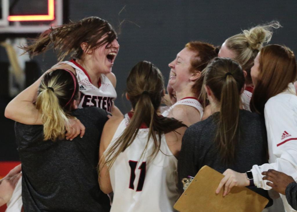 Montana Western Women On To Naia Semifinals Behind 40 Points From