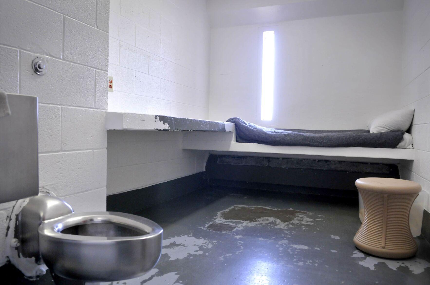 Bernalillo County jail transfers more inmates to Santa Fe prison, where