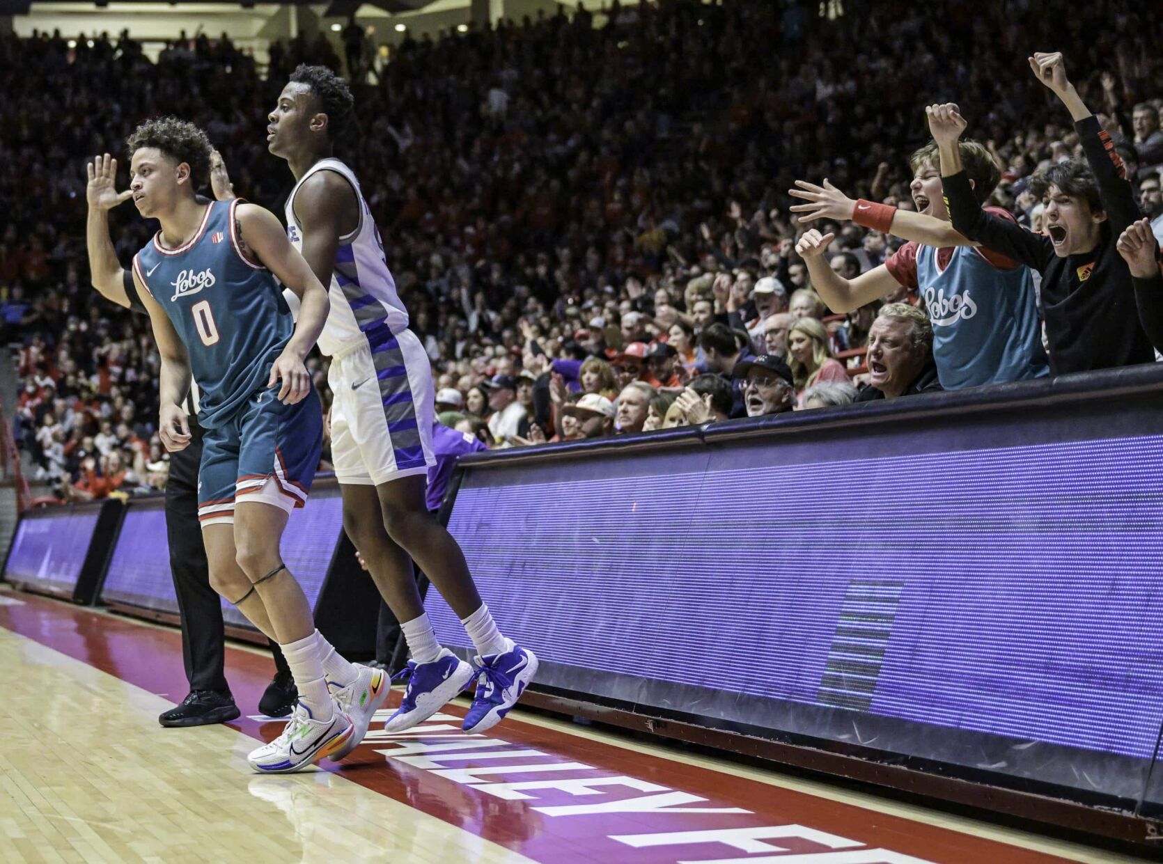 Photos: UNM Lobos Men's Basketball Team Take On Air Force At The Pit ...