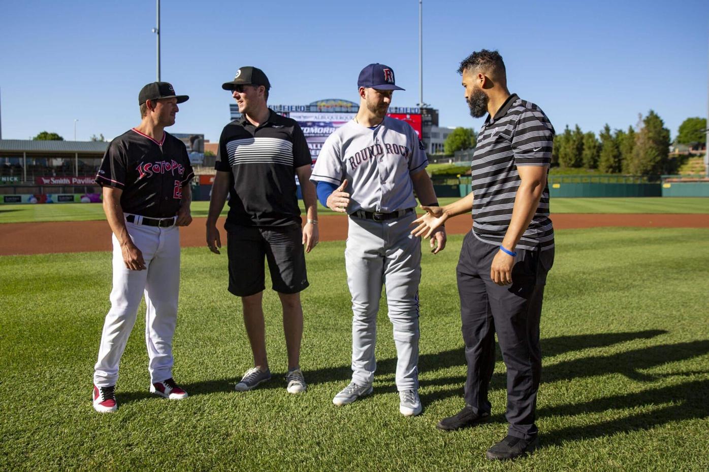 Rangers place catcher Mitch Garver (knee) on IL