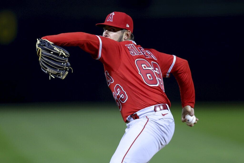 After emotional return to Texas, Elvis Andrus delivers in A's 13