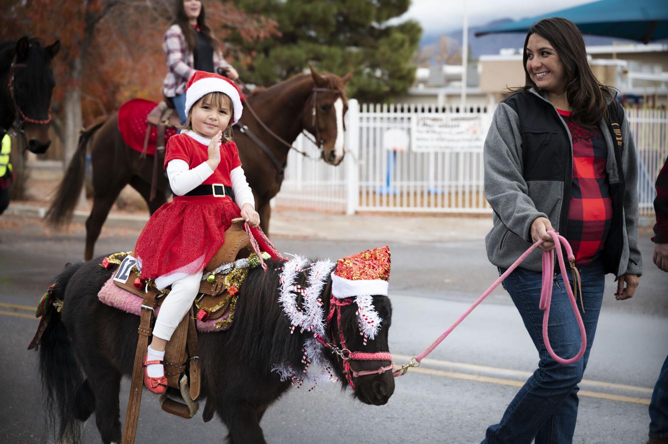 7+ pictures of Christmas de los Caballos Parade in Corrales