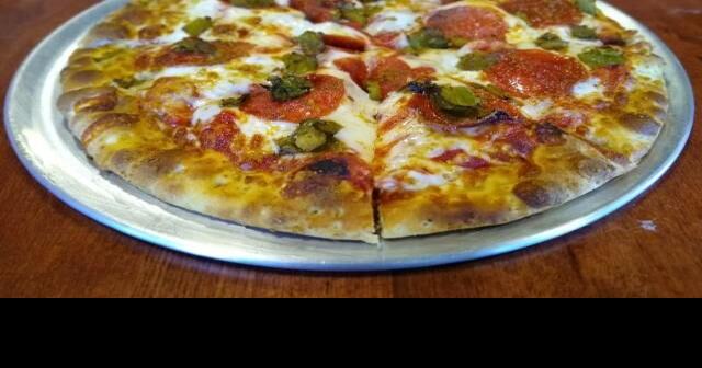 Estos lugares en Albuquerque son conocidos por su pizza de chile verde  Cosas para hacer