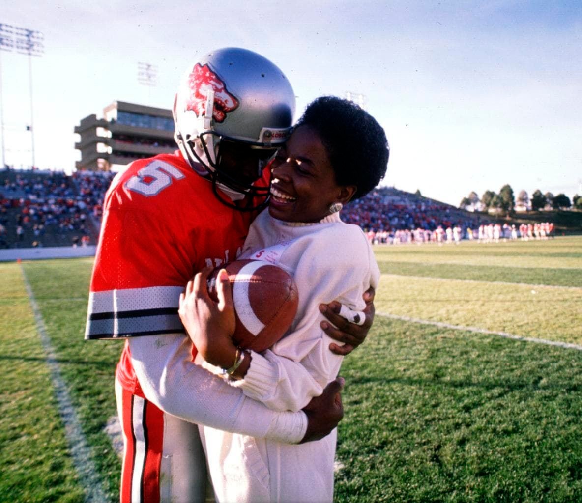 Former Lobo Mathis to be a College Football Hall of Famer, College Sports