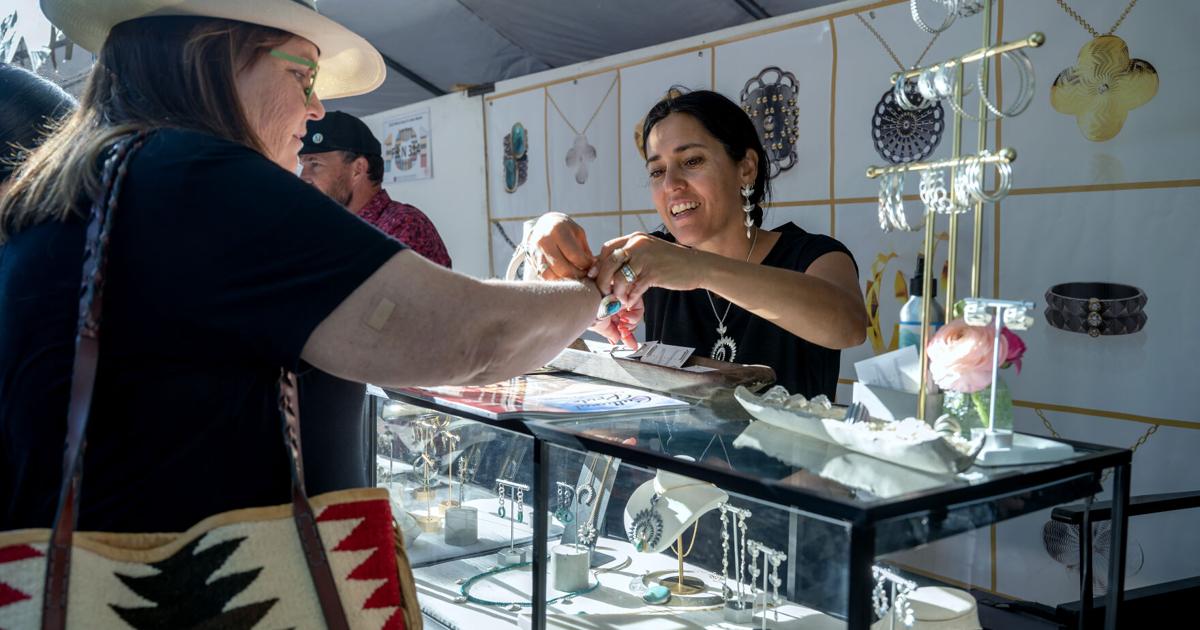 Over 1,000 artists and thousands of people fill the Santa Fe Indian Market | Multimedia