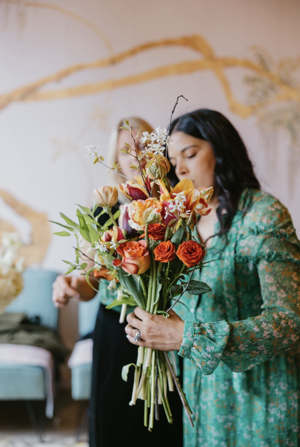 What choosing flowers says about people