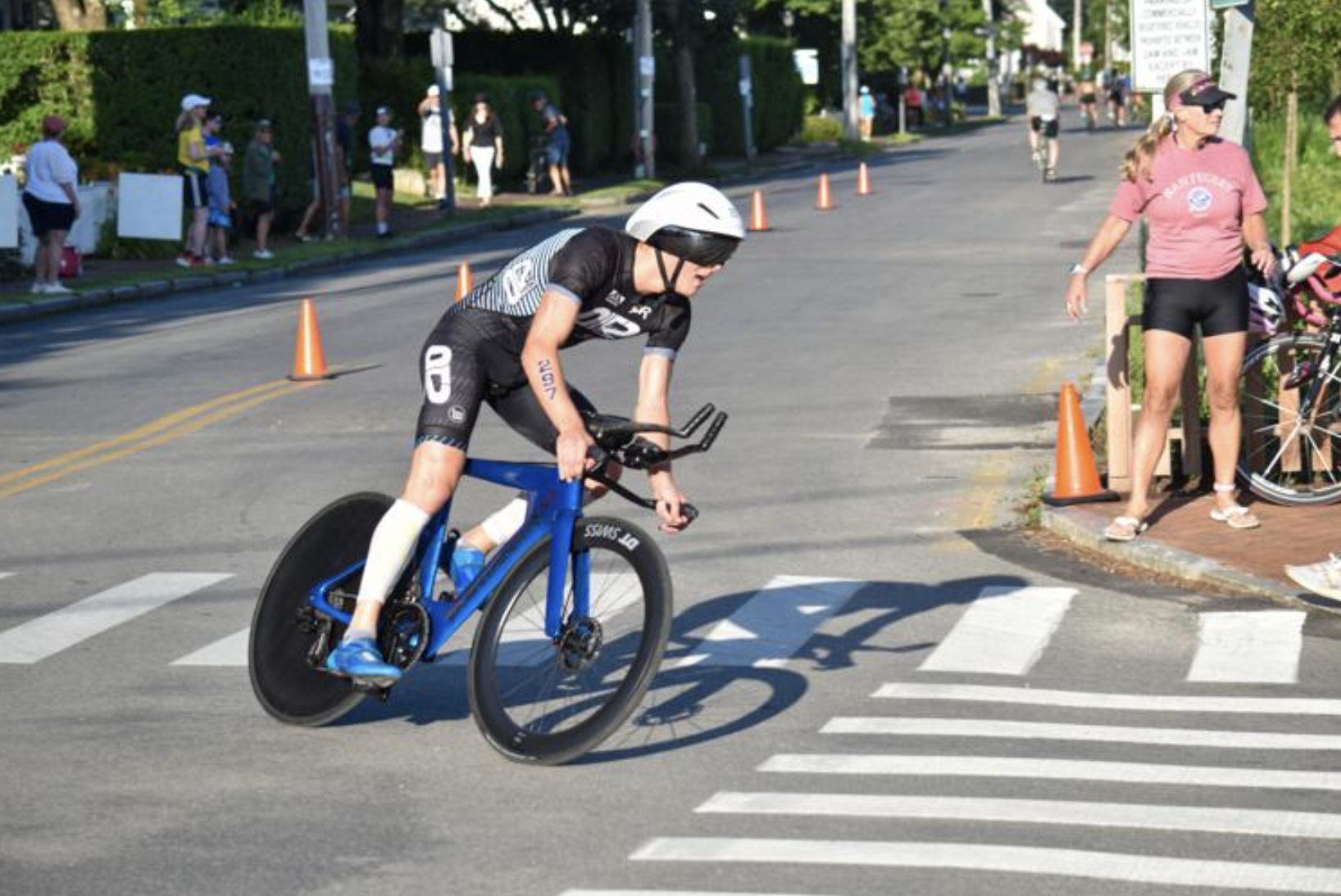 Teilnehmer des Nantucket Triathlon treten am Jetties Beach an