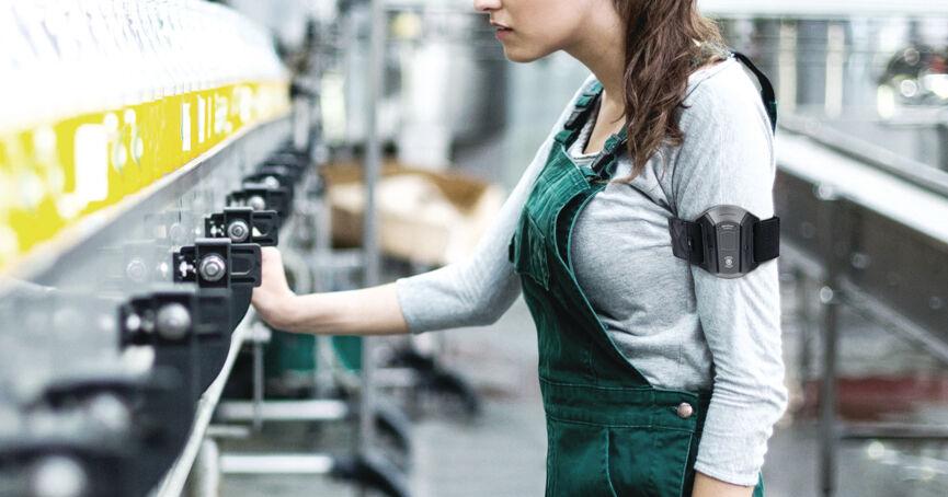 Wearable technology in smart manufacturing | Smart Manufacturing ...