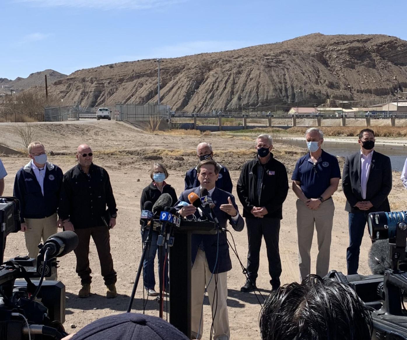 Fleischmann visits Mexican border
