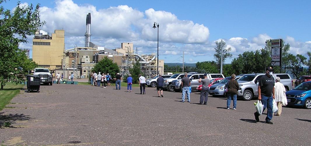 Customer line at Barronett Bob