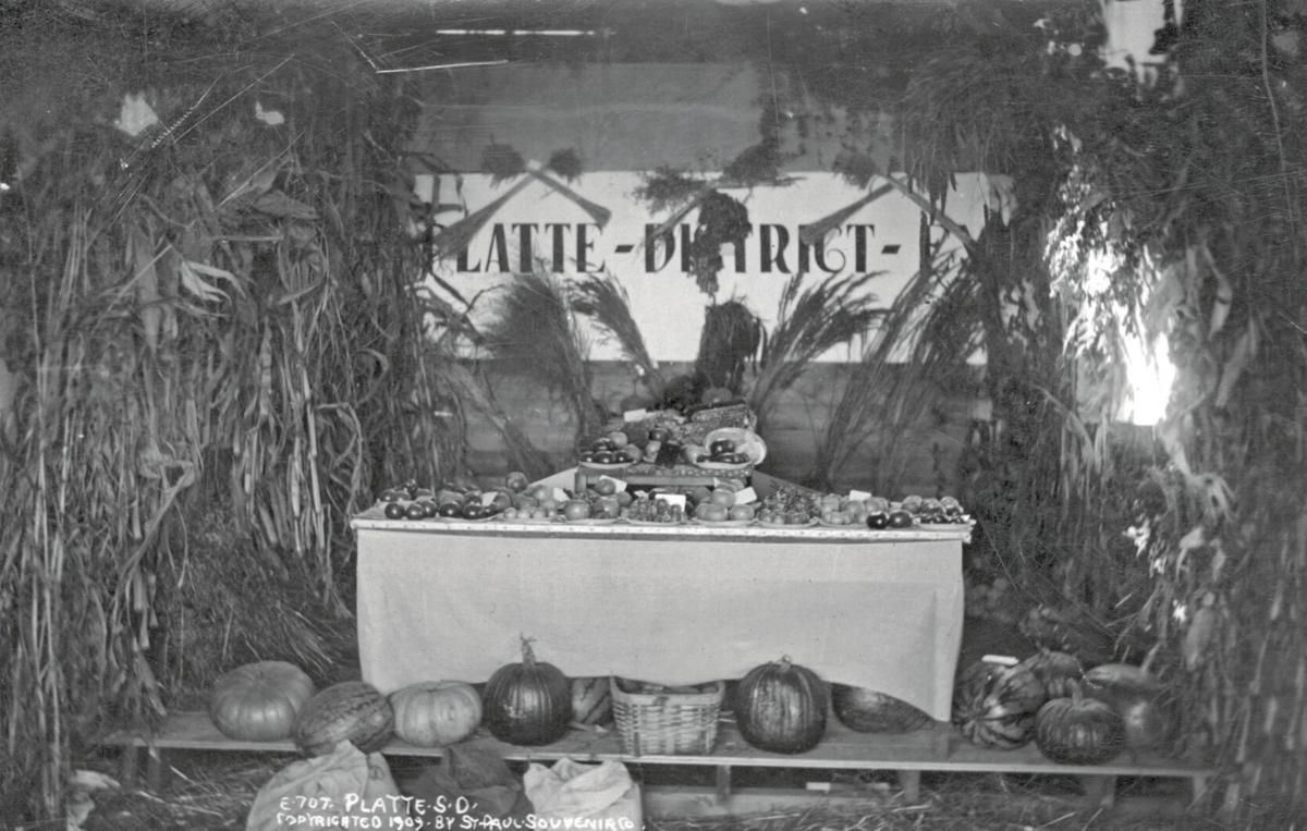 Produce display 1909