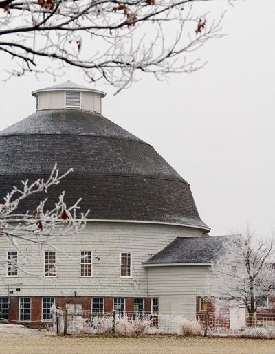 12103054d Round Barn
