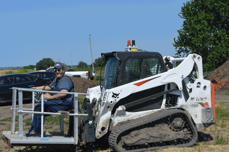 farmer lift and bobcat