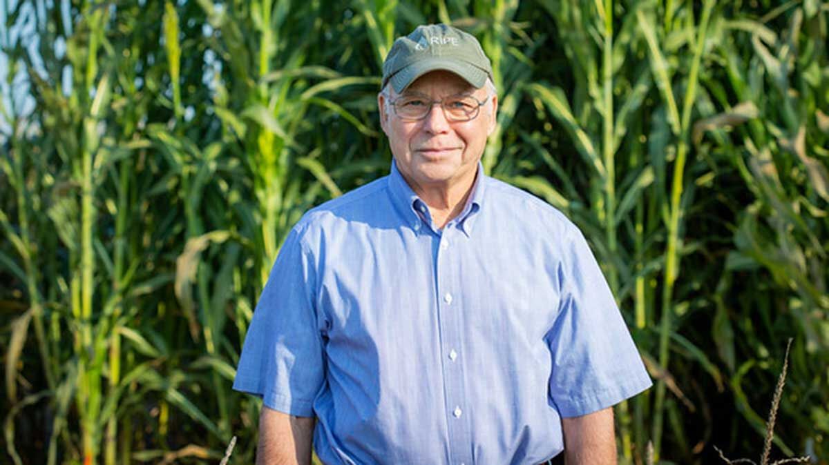 University of Illinois professor Don Ort