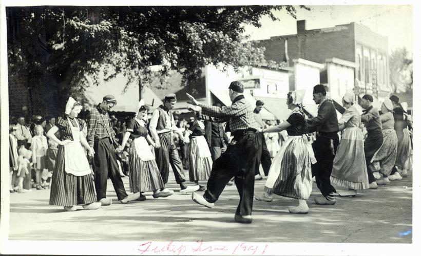 DutchDancing_1941