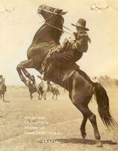 Womens bronc 2.jpg