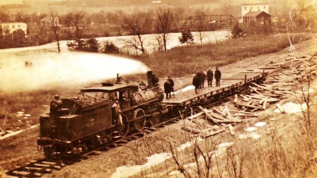 Engine and flatcar sit just outside Ettrick