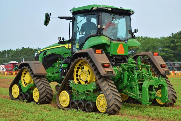 John Deere 8RX 370 four-track tractor