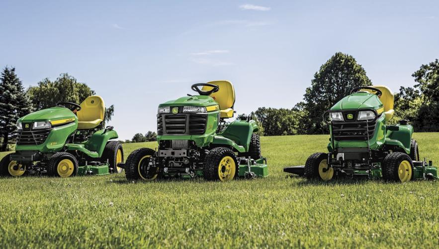 X380, X584, X739 Tractors_52546.jpg