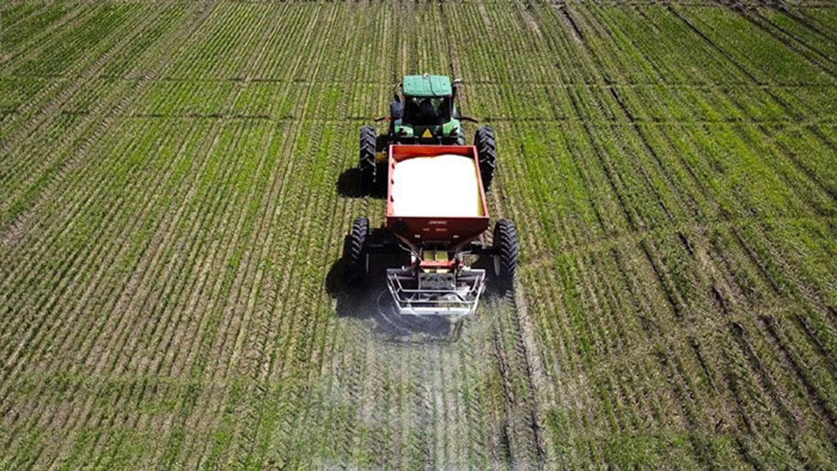 Fertilizer spreader