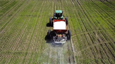 Fertilizer spreader