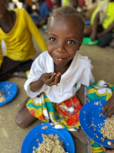 Eating a nutritious rice packet packed in the U.S..jpg