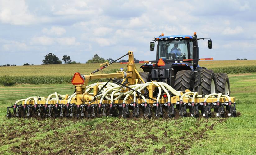 Low-disturbance manure injection
