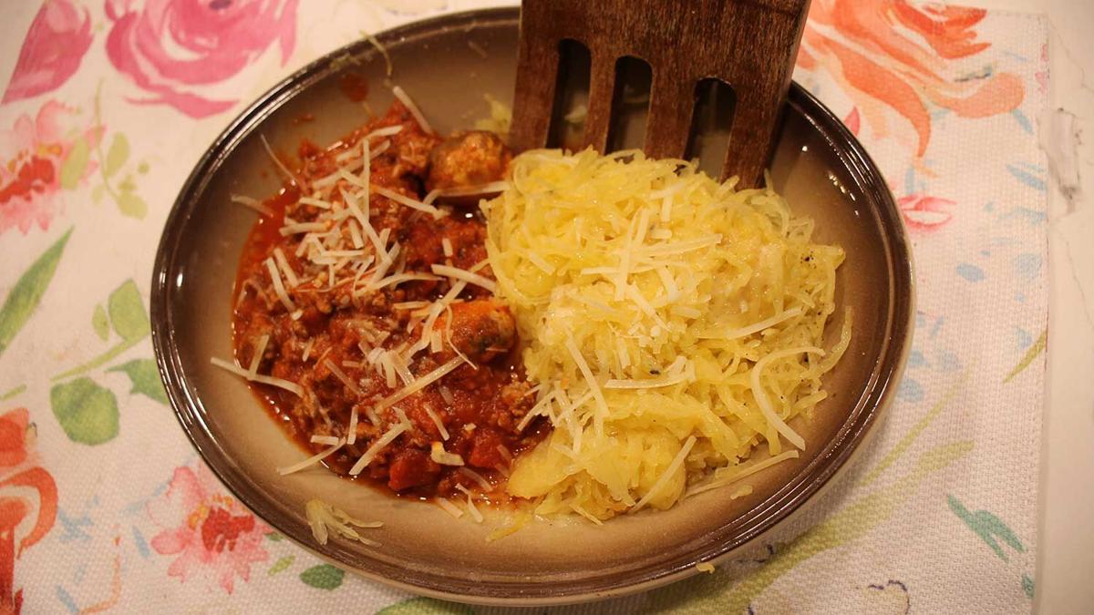 Spaghetti-squash-with-tomato-sauce