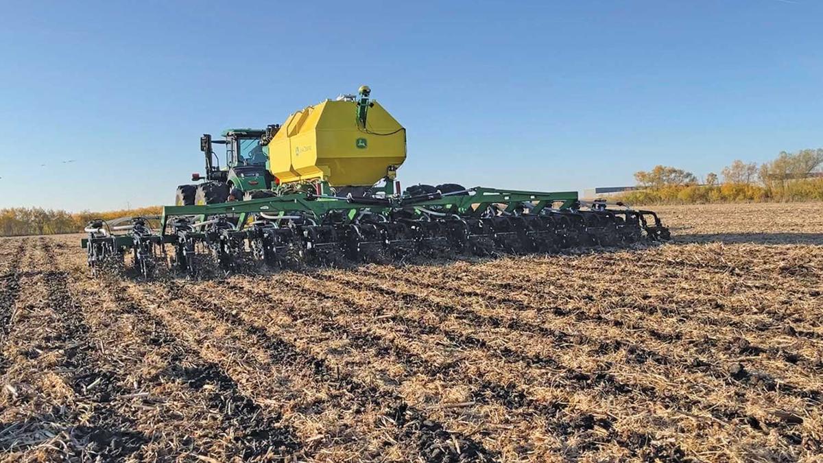 Deere-strip-till implements