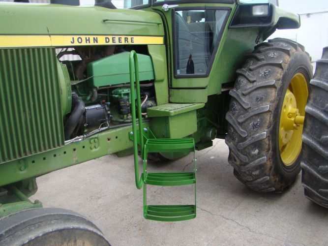 Tractor with extended steps