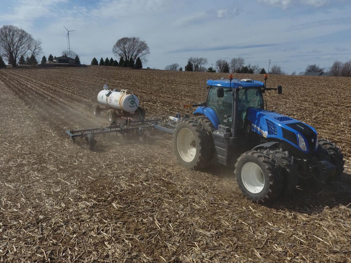 Applying anhydrous on fields