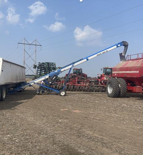 Filling the air seeder