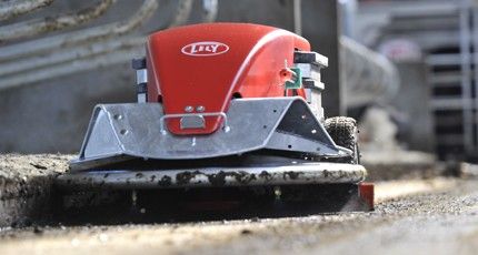 Manure scraper is also robot