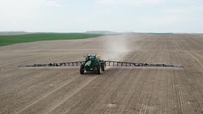 Johnsons battle cold weather, wind in early May