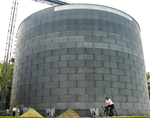 Grain silo