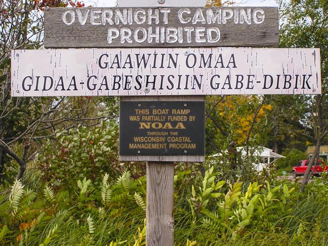 Mooningwanekaaning sign
