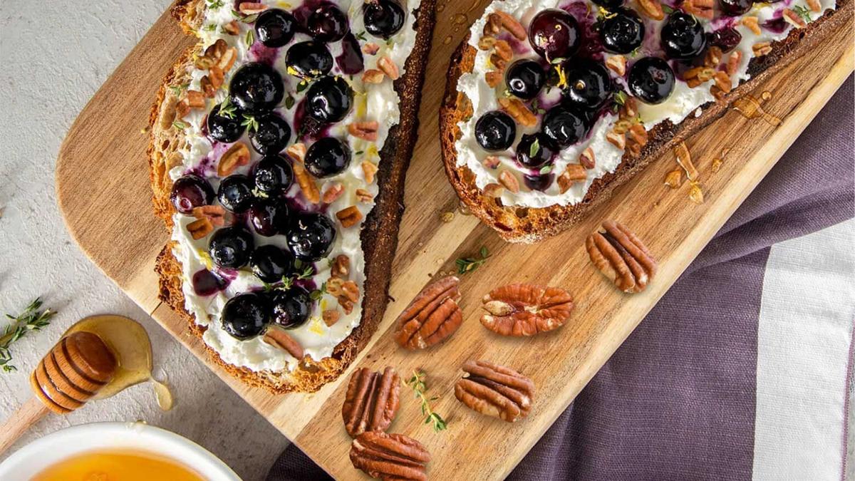 Roasted-Blueberry-Toasts-w-Pecans