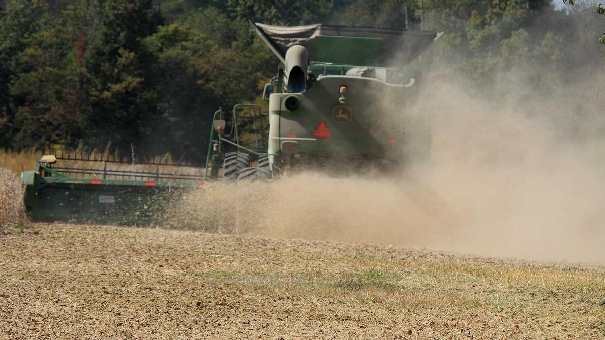 ESE-dusty-combine-at-harvest