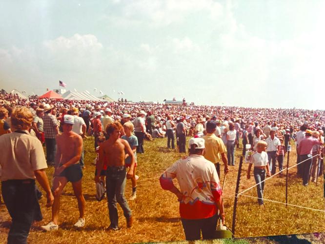 Farmfest Buss passing (6) - worked.jpg