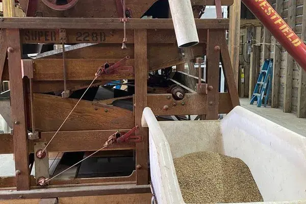 Clipper fanning mill