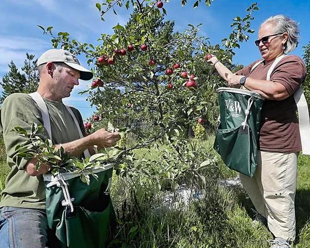 Jeff Hall and Cindy Hale