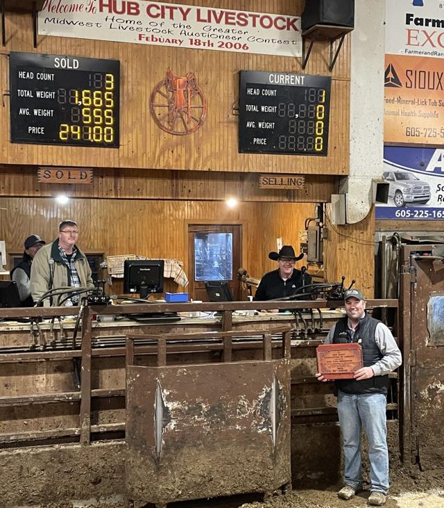 Hub City Livestock Auction recognized for supporting Red Angus producers