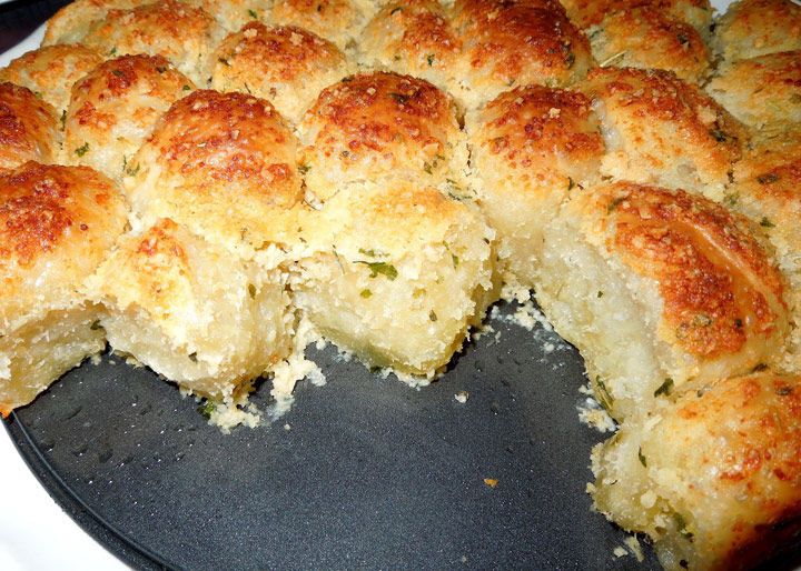 GarlicParmesan Cheese Pull Apart Bread